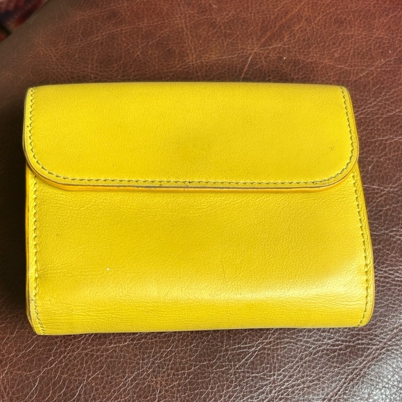 Chloe trifold Yellow Wallet with Gold C Logo - Picture 2 of 9
